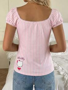 CovetEZ HELLO KITTY AND FRIENDS | SHEIN 休閒極簡可愛聯名卡通對比蕾絲裝飾條紋女款T恤，適合春/夏 - 彩色 - 查看 2