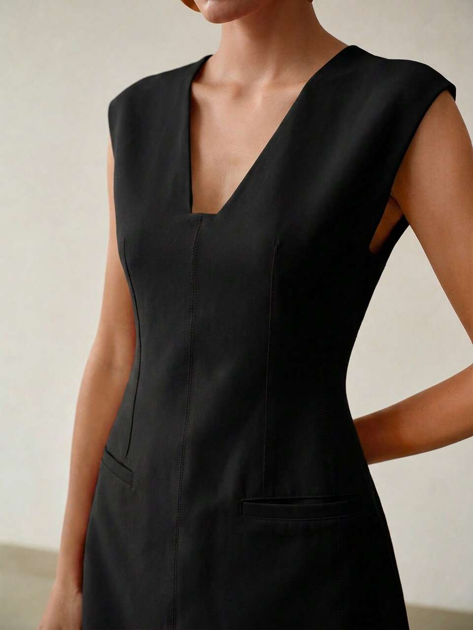 MOTF ELEGANT DRESS WITH 3D CUT-OUT STRUCTURE DESIGN