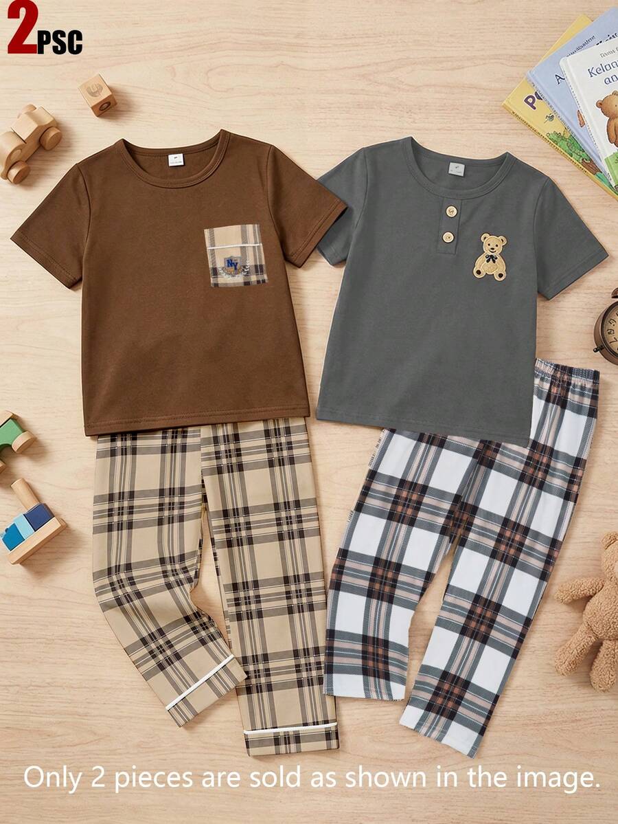 SHEIN Genkimix Kids 两件套男童时尚休闲家居服,圆领长袖上衣,深灰棕色,带格子口袋,搭配米色和棕色格子图案长裤,采用轻盈柔软舒适的针织面料,适合春秋休闲居家穿着。 - 卡其色 - 查看 1