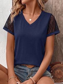 EMERY ROSE 女款時尚度假風 V 領鏤空刺繡 T 恤，適合日常穿著 - 藏蓝色 - 查看 4