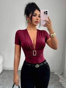 Elenzga Kaos Wanita Model V-Neck Merah Terbaru Musim Panas, Potongan Slim Fit, Kancing Rhinestone, Elegan, Gaya Seksi untuk Beraktivitas di Luar Rumah - Burgundy - View 1