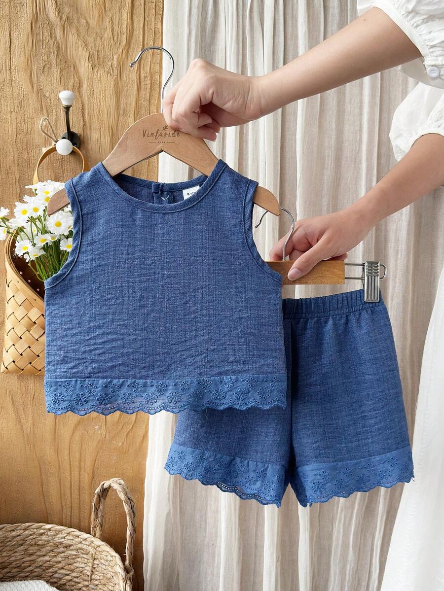 SHEIN Vintaside Kids 女嬰夏季藍色紋理蕾絲飾邊背心與短褲套裝,日常穿著與外出必備 - 藍色 - 查看 1
