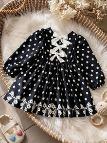 SHEIN 女嬰編織波點蝴蝶結圖案圓領花瓣袖休閒洋裝 - 黑與白 - 查看 1