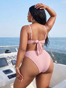 Swim Mod Conjunto de 2 piezas de ropa de playa para mujer, nuevo verano 2026, dulce, elegante y lindo, adecuado para vacaciones, playa, fiesta, uso en yate, hecho de tela texturizada, decorado con ribete acolchado, top de sujetador con copa suave ajustable y conjunto de bikini lindo, conjunto de traje de baño de talla grande - Rosa - Ver 2