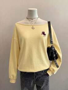 SHEIN EZwear 休閒極簡風黃色底棕色小馬印花露肩寬鬆女款衛衣，適合春夏穿著 - 彩色 - 查看 3