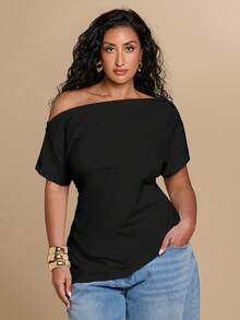 SHEIN BAE CURVE Kaos Wanita Ukuran Besar Serbaguna dengan Bahu Asimetris dan Hem Asimetris Berkerut - Hitam - View 6