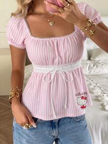 CovetEZ HELLO KITTY AND FRIENDS | SHEIN 休閒極簡可愛聯名卡通對比蕾絲裝飾條紋女款T恤，適合春/夏 - 彩色 - 查看 5