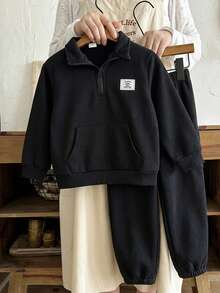 SHEIN 2件組男孩休閒舒適百搭立領半拉鍊套頭運動衫，附貼袋、對比色織標，搭配寬鬆運動工裝褲，刷毛加厚抓絨內裡，適合冬季 - 黑色 - 查看 5