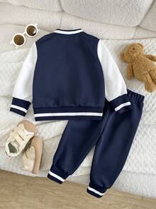SHEIN Playful Pals 2件組男嬰運動簡約字母與熊圖案夾克外套＋純色長褲套裝，休閒日常穿著 - 藏蓝色 - 查看 2