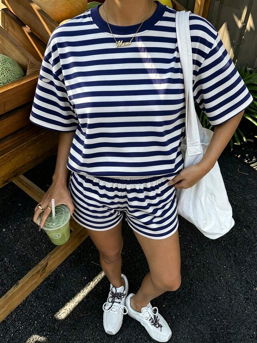 青少年女孩休閒極簡寬鬆卡通印花圓領短袖T恤與寬鬆短褲2件套,適合春夏 - 白色 - 查看 1