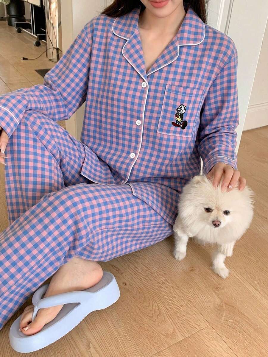 DAZY 2件組格紋刺繡圖案開襟長袖上衣與直筒長睡褲女款秋季睡衣套裝 - 粉色 - 查看 1