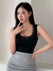 DAZY 女款蕾絲拼接蝴蝶結裝飾修身百搭休閒日常T恤 - 黑色 - 查看 3