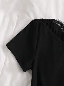 SHEIN 春夏季簡約露肩T恤，適合女孩和青少年，採用柔軟彈性針織面料，露肩設計展現優雅氣質，舒適短袖設計適合學生日常穿著，滿足休閒與度假穿搭需求 - 黑色 - 查看 5