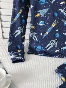 SHEIN 太空火箭滿版印花修身長袖睡衣，彈性修身行星印花兒童居家服 2 件套，適合前青春期男孩 - 藏蓝色 - 查看 4