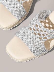 Styleloop Sandal Hak Wedges Anyaman Jerami Tali Rami Wanita Warna Perak, Sandal Selop Hak Wedges Wanita, Sepatu Tali Rami Gaya Bomisian, Cocok untuk Festival Musik. - Perak - View 5
