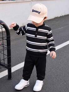 SHEIN Casuvi Kids 小男孩厚款條紋亨利領衛衣長褲套裝，舒適半鈕扣套頭慢跑褲休閒運動兩件套，秋季保暖休閒裝 - 黑與白 - 查看 9