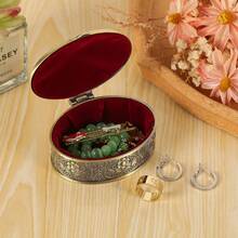 Bronze Pattern Oval Jewelry Box: Retro Style Decoration, Carved Technology, Exquisite Storage Earrings Ring, Gift-Giving Choice - View 3