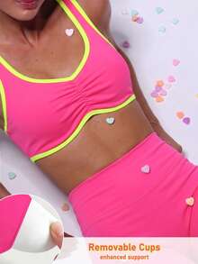 SHEIN Core Rhythm 女款四季運動內衣，多巴胺配色，螢光綠對比飾邊，V領鏤空領口，抽褶背部，大U型露背領口，可拆式胸墊，適合日常休閒、跑步、瑜伽、健身房、網球、高爾夫、騎單車，百搭款 - 玫紅色 - 查看 3