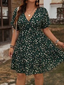 SHEIN LUNE 大尺碼 V 領波點碎花短洋裝 - 彩色 - 查看 5