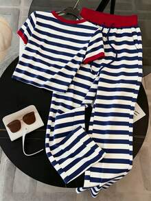 Resyla Camiseta de manga corta con cuello redondo de ajuste regular + Pantalones de pierna recta con bolsillos en diagonal - Multicolor - Ver 2