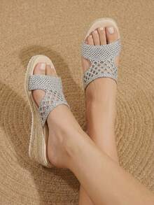 Styleloop Sandal Hak Wedges Anyaman Jerami Tali Rami Wanita Warna Perak, Sandal Selop Hak Wedges Wanita, Sepatu Tali Rami Gaya Bomisian, Cocok untuk Festival Musik. - Perak - View 10