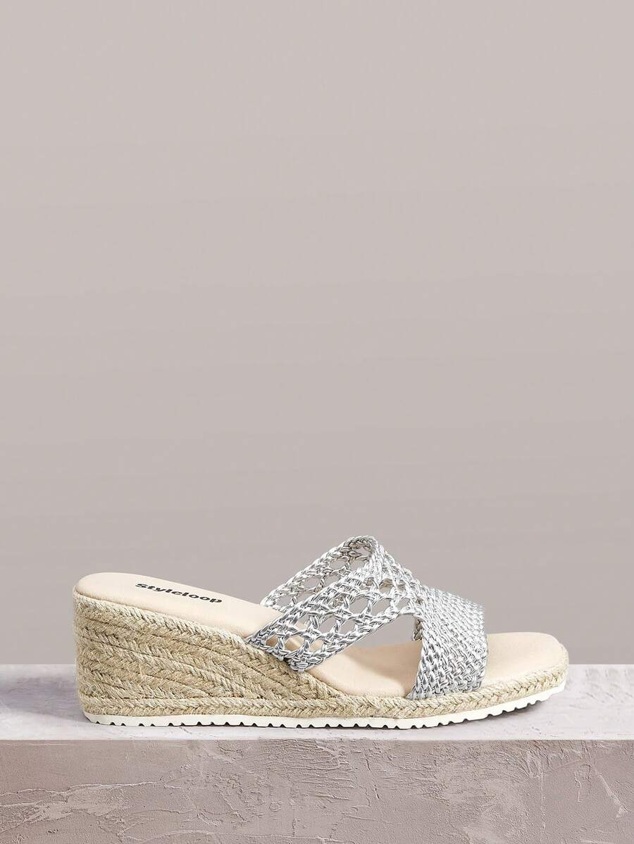 Styleloop Sandal Hak Wedges Anyaman Jerami Tali Rami Wanita Warna Perak, Sandal Selop Hak Wedges Wanita, Sepatu Tali Rami Gaya Bomisian, Cocok untuk Festival Musik. - Perak - View 1