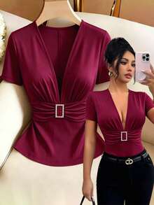 Elenzga Kaos Wanita Model V-Neck Merah Terbaru Musim Panas, Potongan Slim Fit, Kancing Rhinestone, Elegan, Gaya Seksi untuk Beraktivitas di Luar Rumah - Burgundy - View 2