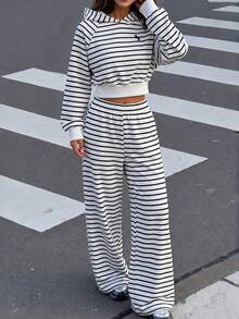 SHEIN 女童青少年時尚休閒街頭風短版連帽衛衣寬腿褲套裝，黑白條紋經典秋冬穿搭，適合六年級派對秋季造型 - 黑與白 - 查看 10