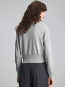 Ontre 女款羊毛上衣休閒優雅通勤機場秋季必備高級舒適老錢風復古浪漫針織開襟衫 - 灰色 - 查看 3