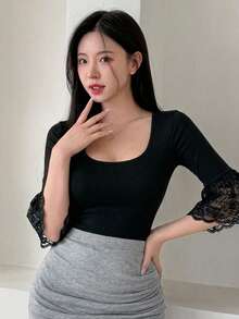 DAZY 女款蕾絲拼接修身百搭日常休閒T恤 - 黑色 - 查看 6