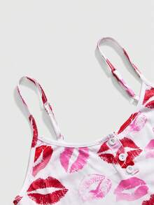 Mean Girls | ROMWE Set Piyama Kasual Wanita: Camisole dan Celana Pendek dengan Motif Logo Bibir di Seluruh Permukaan - Putih - View 3