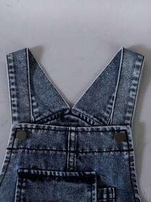 SHEIN ChillGRL 2026春夏新款 SS26 兒童夏季服飾 幼女休閒百搭牛仔吊帶褲 輕淺藍牛仔布 粉色蝴蝶結刺繡 寬鬆直筒褲腿 舒適柔軟細棉牛仔面料 適合度假旅行 日常穿著 春夏秋冬皆宜 復古時尚風格 - 深色水洗藍 - 查看 7