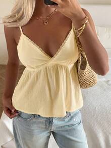 CovetEZ 女款素色對比蕾絲荷葉邊下擺細肩帶背心上衣 - 淡黃色 - 查看 3