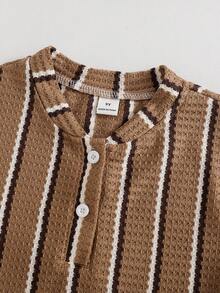Summer Boys' Exquisite Jacquard Fabric 2 Pieces Set, Minimalist Small Collar Open Chest Top Paired With Matching Fabric Shorts, Top And Pants Cleverly Combined, Soft And Comfortable, Eye-Catching Choice For Daily Outings And Various Occasions - Khaki - View 4