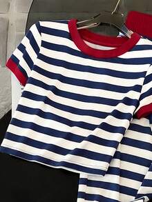 Resyla Camiseta de manga corta con cuello redondo de ajuste regular + Pantalones de pierna recta con bolsillos en diagonal - Multicolor - Ver 3