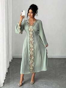 SHEIN PETITE CURVE 优雅花卉蕾丝边长裙，秋冬 - 綠色 - 查看 5