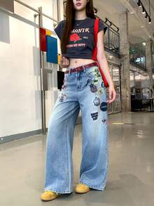 DAZY 女款印花街頭休閒直筒牛仔褲 Y2K 可愛上衣 - 淺色水洗藍 - 查看 4