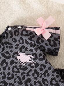 SHEIN 新生女嬰粉黑時尚套裝 短袖上衣配3D蝴蝶結 可愛套裝 適合0-9個月嬰兒 - 深灰色 - 查看 9