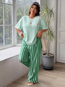 SHEIN EZwear 大尺碼女款字母與龍蝦圖案短袖上衣＋條紋長褲休閒日常兩件套 - 水鴨藍 - 查看 5