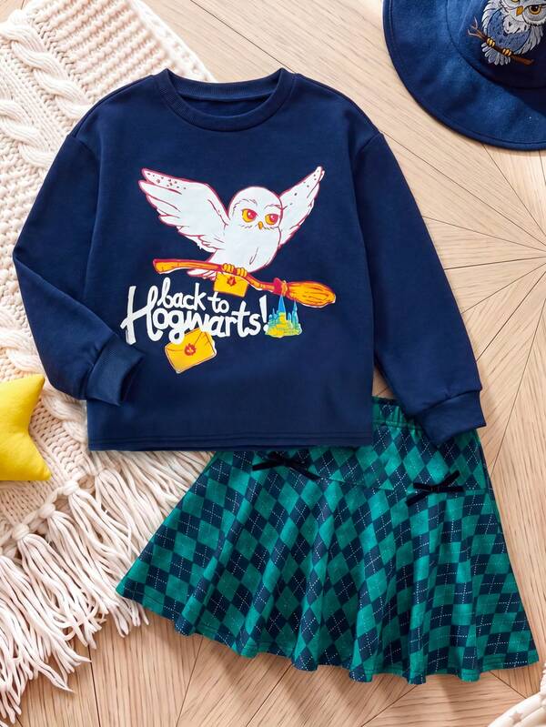 PrepCrw HARRY POTTER X SHEIN Conjunto de 2 piezas para niña preadolescente, sudadera holgada de punto con cuello redondo, patrón de Hedwig en azul oscuro, y falda de cuadros argyle en verde, estilo casual, elegante, lindo, delicado y cómodo, adecuado para regreso a la escuela, salidas, actividades casuales, otoño/invierno