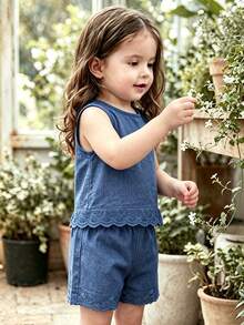 SHEIN Vintaside Kids 女嬰夏季藍色紋理蕾絲飾邊背心與短褲套裝，日常穿著與外出必備 - 藍色 - 查看 3