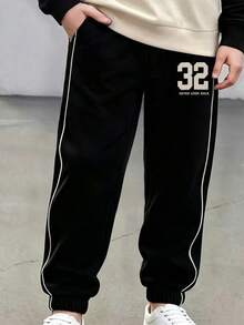SHEIN 2件組青少年男孩時尚白色運動衫與深綠色長褲套裝，胸前綠色圖案印花，時尚街頭風，柔軟舒適面料，易穿搭，適合春秋季，校園、外出，男孩必備兩件套 - 彩色 - 查看 5