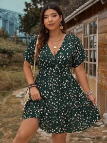 SHEIN LUNE 大尺碼 V 領波點碎花短洋裝 - 彩色 - 查看 6