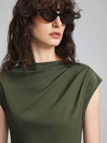 Ontre Women's Army Green Comfortable Elastic Fabric Slim Fit Asymmetric Slanted Neckline Cap Sleeve X-Shaped Dress With Patchwork Asymmetrical Large Hem Design, Modern Urban Fashion Business Casual Office Wear, Low-Key Old Money Style Elegant High-End Commuter High-Quality Airport Outfit, Autumn Essential Premium Comfortable Old Money Style Mid-Length Dress - Army Green - View 5