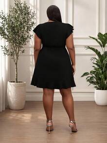 CurvyTilda 大码夏季休闲纯色荷叶边连衣裙，女士办公着装 - 黑色 - 查看 2