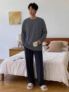 DAZY 春秋款白色與海軍藍條紋上衣搭配純色鬆緊腰長褲男士居家休閒套裝 - 彩色 - 查看 1