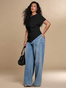 SHEIN BAE CURVE Kaos Wanita Ukuran Besar Serbaguna dengan Bahu Asimetris dan Hem Asimetris Berkerut - Hitam - View 5