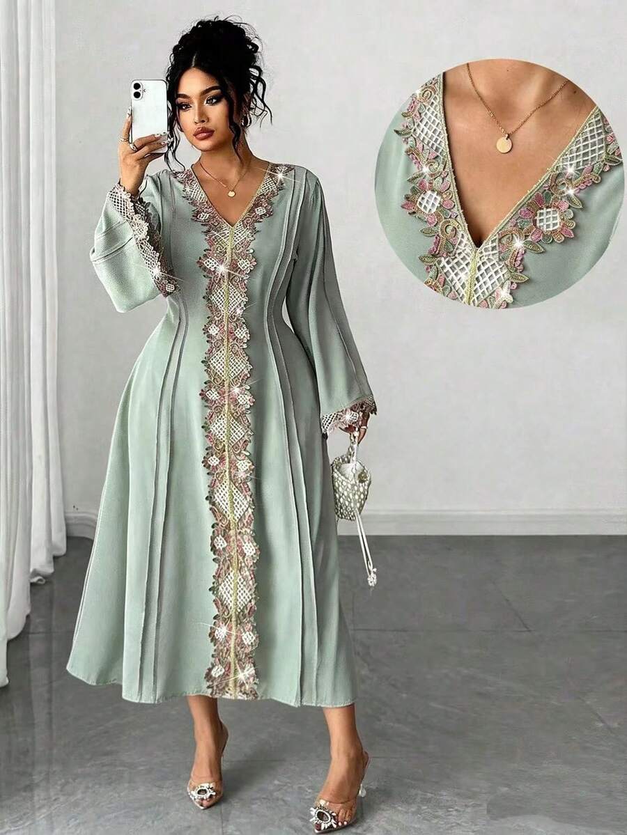 SHEIN PETITE CURVE 优雅花卉蕾丝边长裙,秋冬 - 綠色 - 查看 1