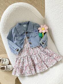 SHEIN Playful Pals 女嬰牛仔夾克外套，附翻蓋口袋與長袖，小碎花細肩帶洋裝套裝 - 中等水洗藍 - 查看 8