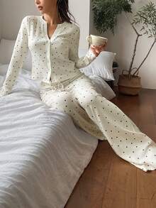 Livesso 女款波點印花上衣與長褲睡衣套裝 秋季居家睡眠穿著 黑白波點 簡約優雅 - 米色 - 查看 4
